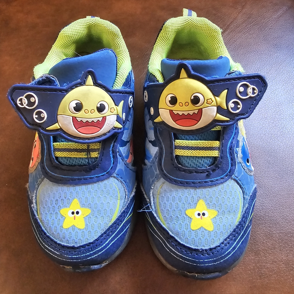 Toddler Size 7 Blue Baby Shark Character Light-Up Sneakers